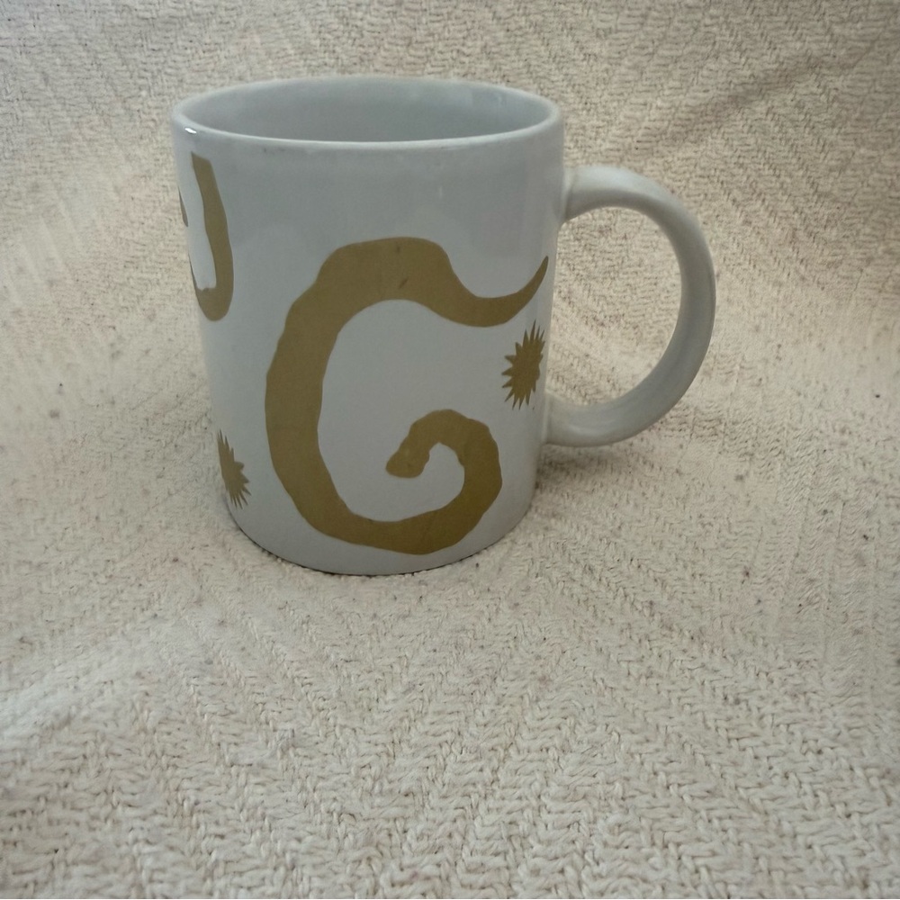 Oscar de la Renta Gold Accent White Mug